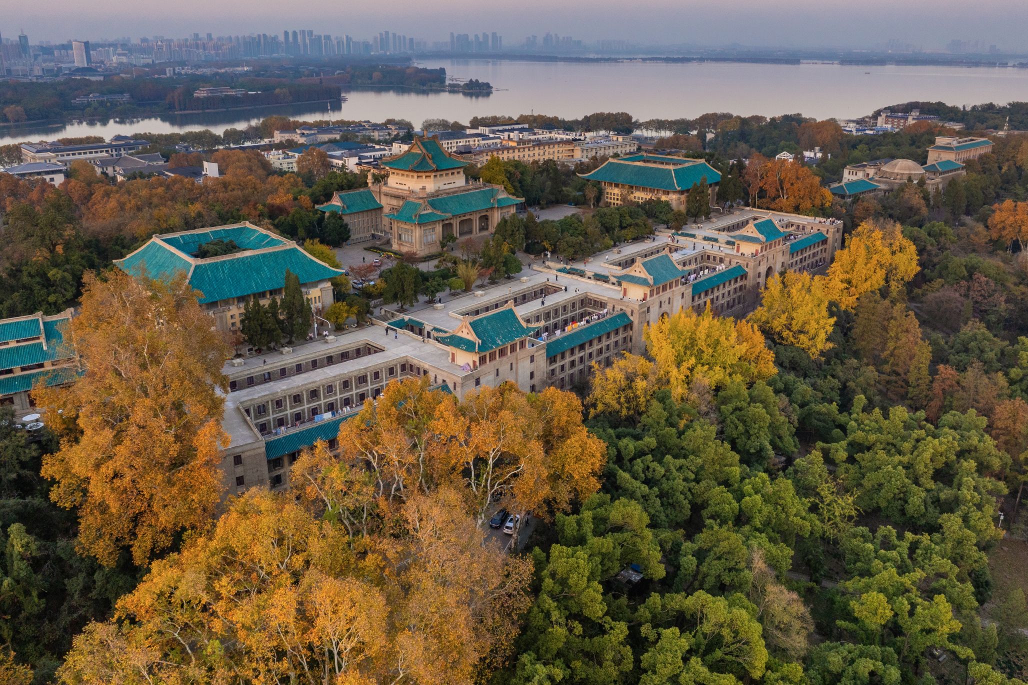 武漢大學2025年新年獻詞：深化改革啟新程 奮楫揚帆向一流